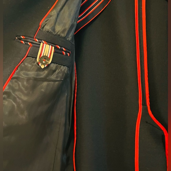 Blazer - Picture 4 of 6